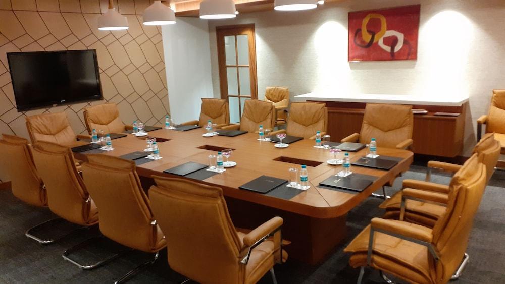 Ramada By Wyndham Jalandhar City Center Exteriér fotografie
