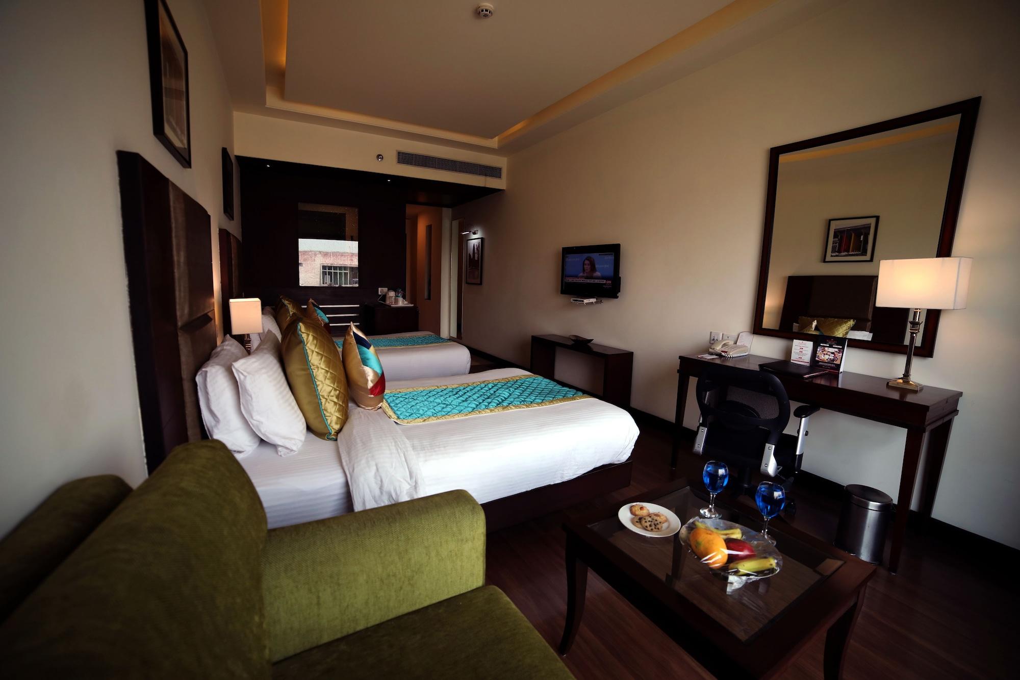 Ramada By Wyndham Jalandhar City Center Exteriér fotografie