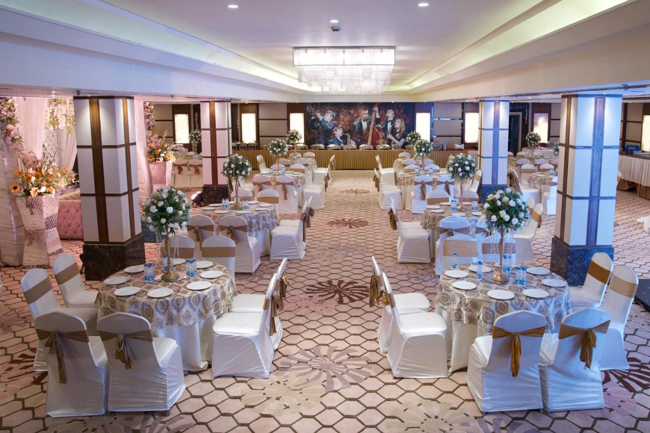 Ramada By Wyndham Jalandhar City Center Exteriér fotografie