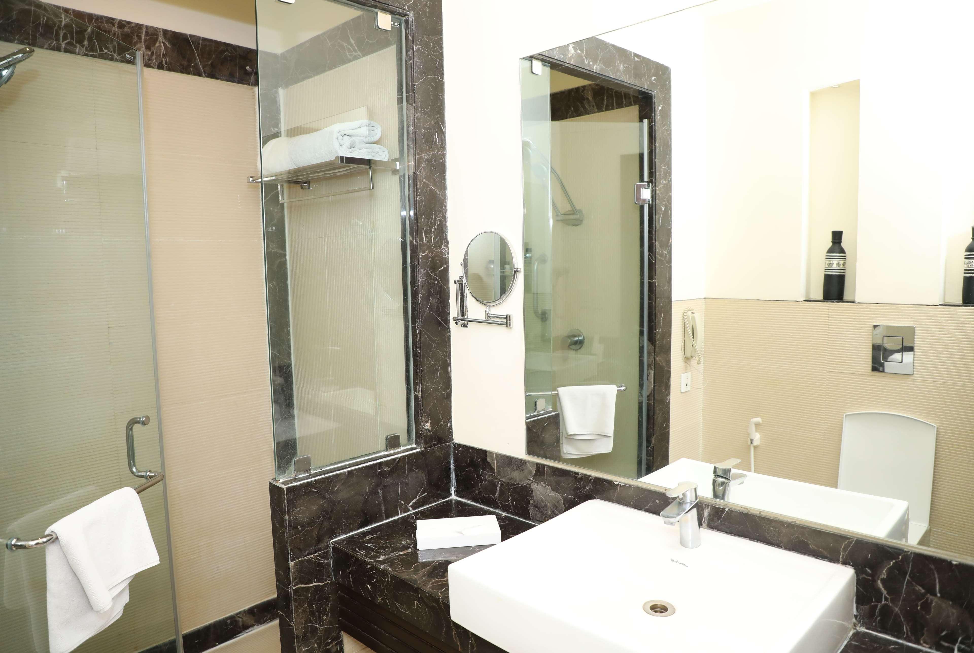 Ramada By Wyndham Jalandhar City Center Exteriér fotografie