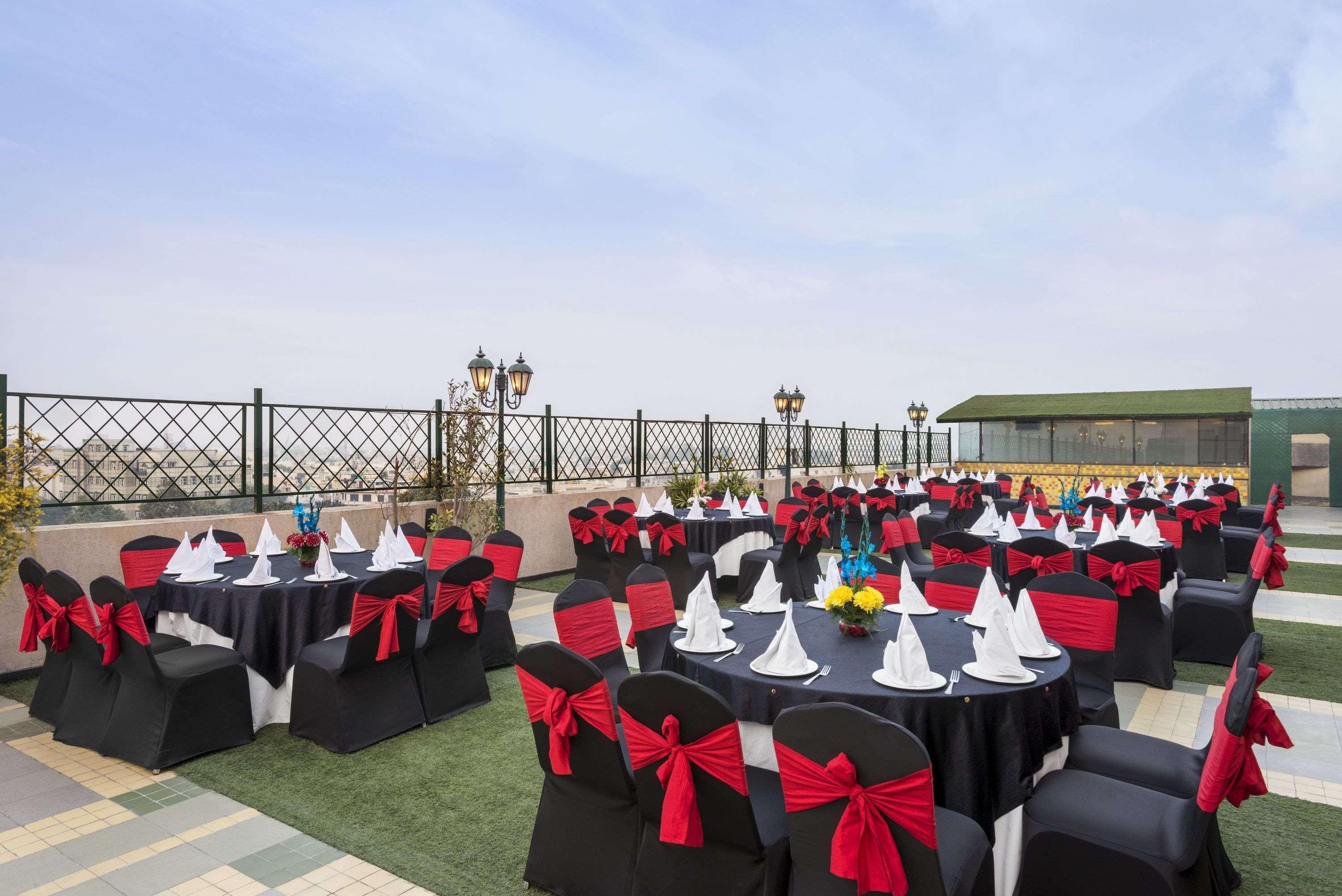 Ramada By Wyndham Jalandhar City Center Exteriér fotografie