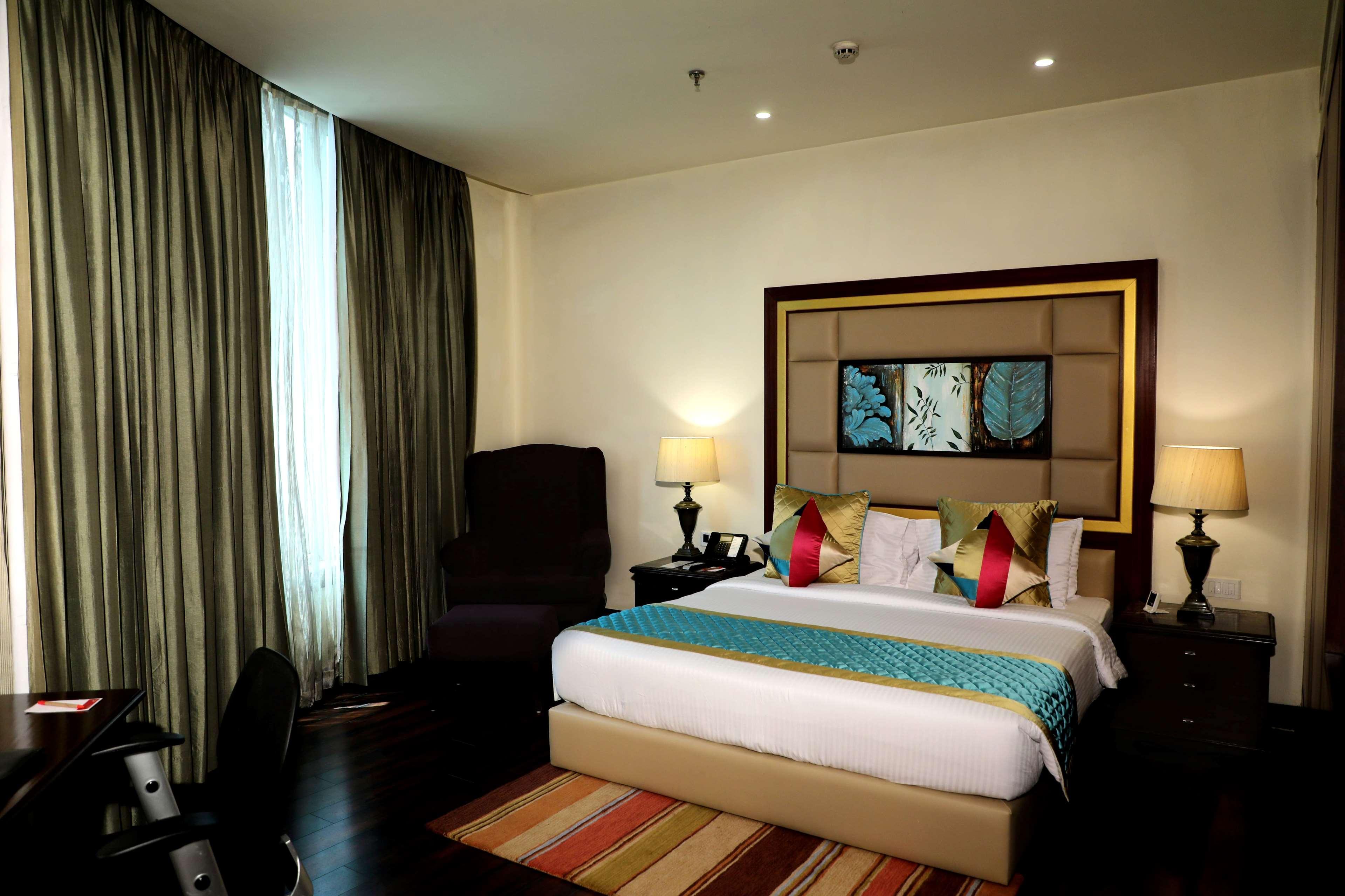 Ramada By Wyndham Jalandhar City Center Exteriér fotografie