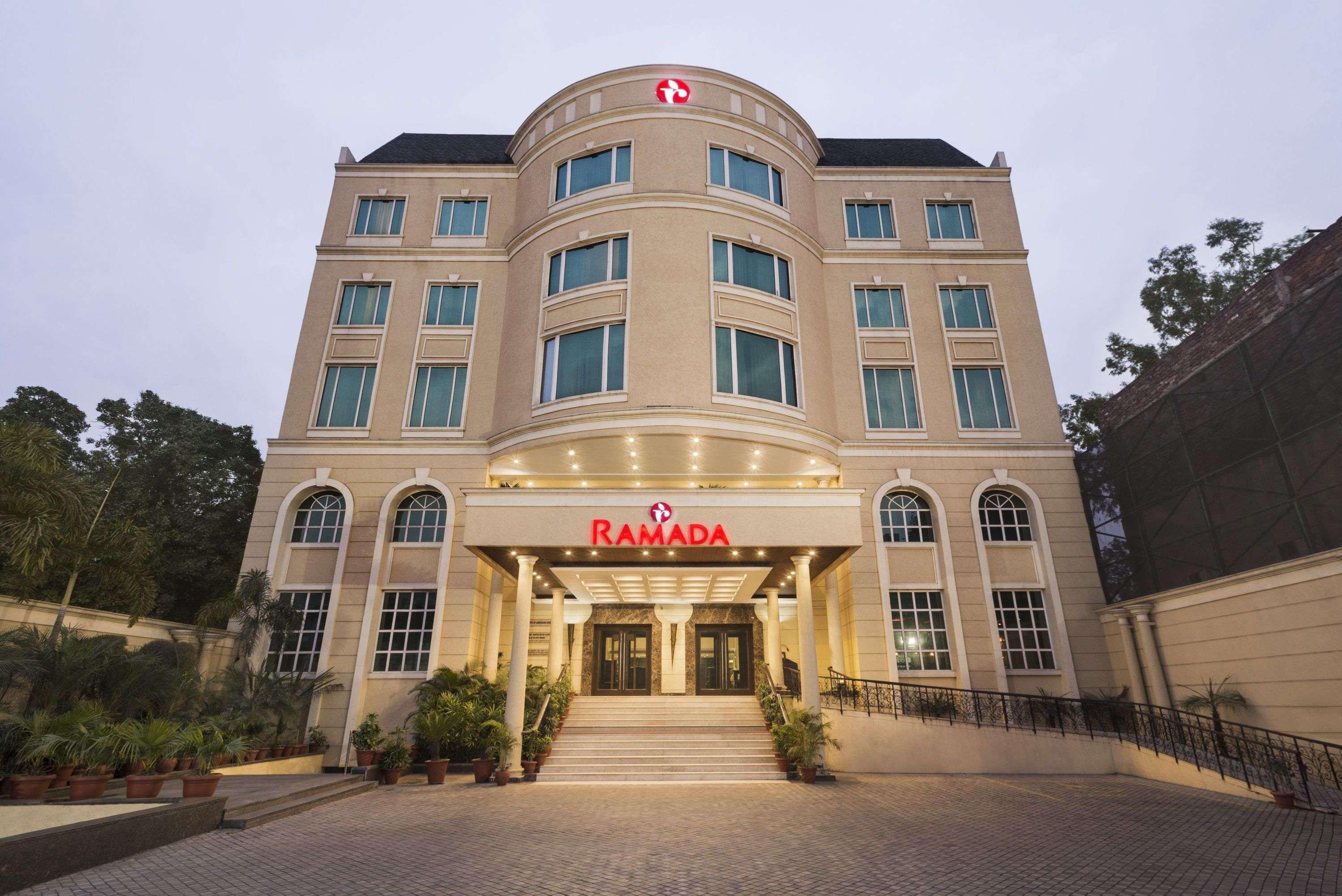 Ramada By Wyndham Jalandhar City Center Exteriér fotografie