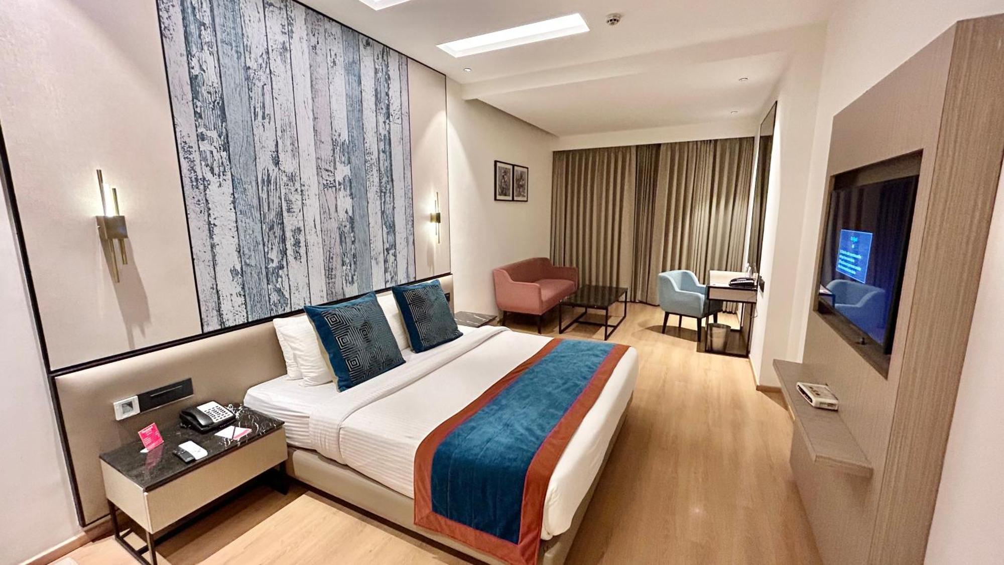 Ramada By Wyndham Jalandhar City Center Exteriér fotografie