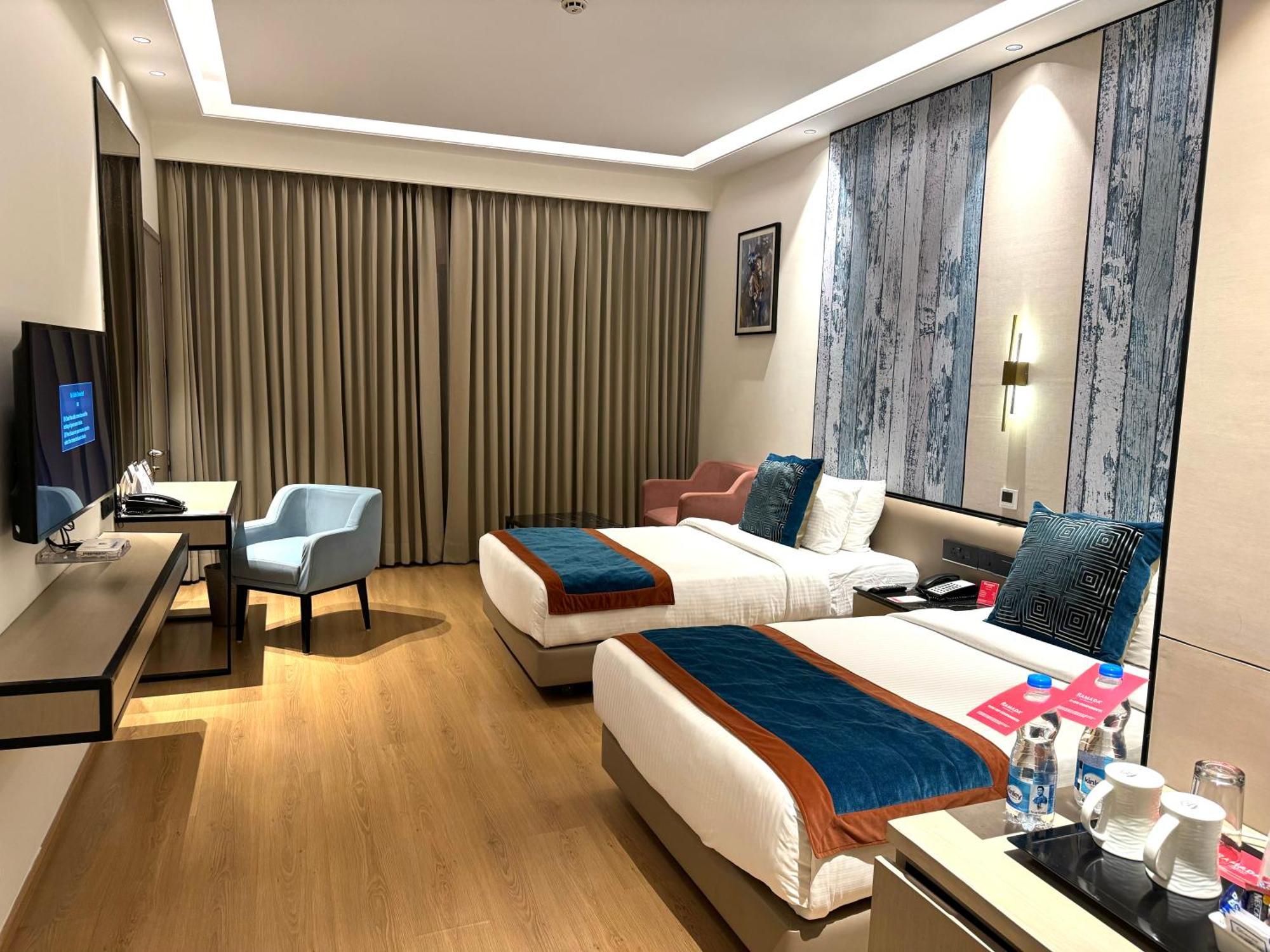 Ramada By Wyndham Jalandhar City Center Exteriér fotografie