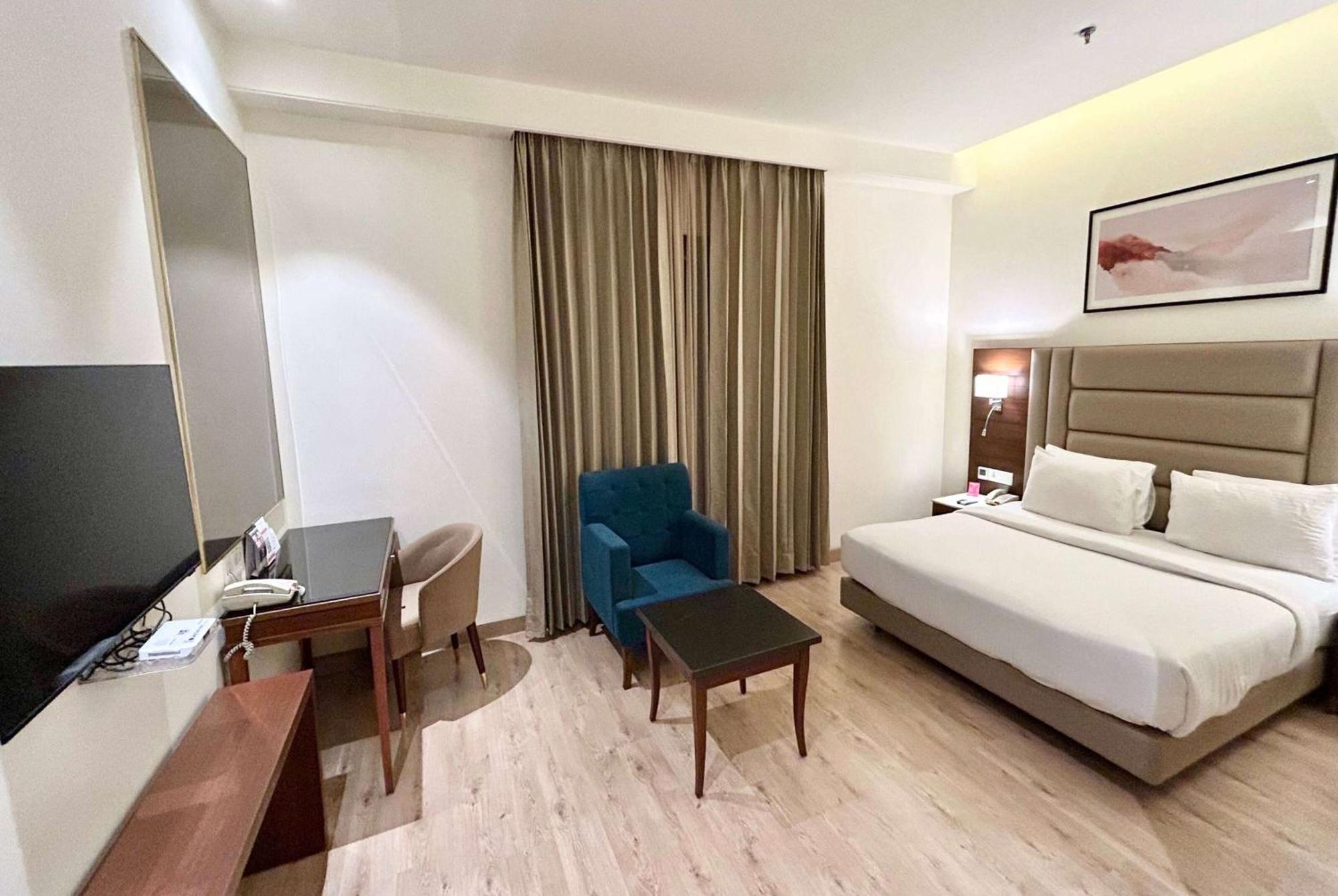Ramada By Wyndham Jalandhar City Center Exteriér fotografie