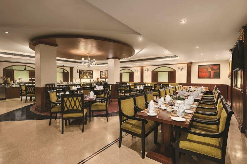 Ramada By Wyndham Jalandhar City Center Exteriér fotografie