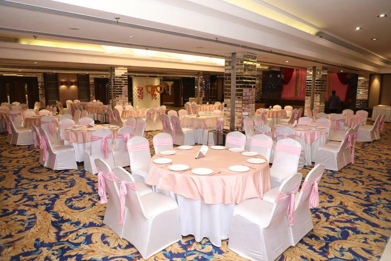 Ramada By Wyndham Jalandhar City Center Exteriér fotografie
